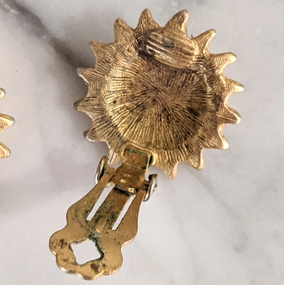 Vintage Gold Toned Sun Clip-On Earrings - Picture 6 of 8